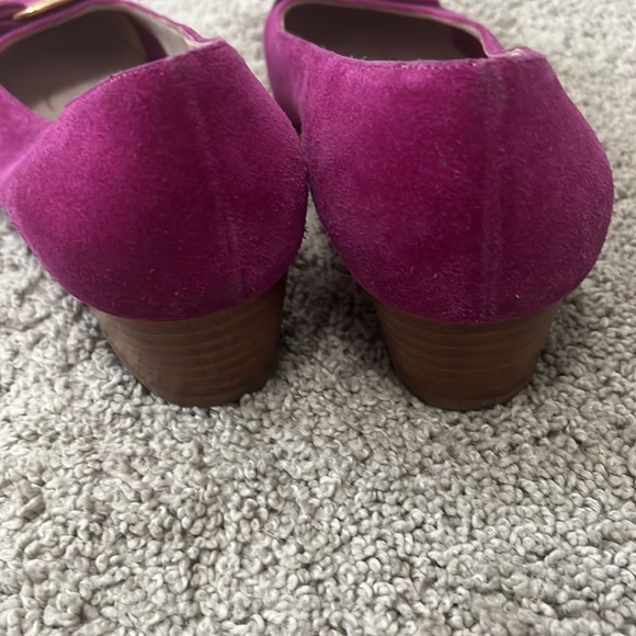 Fuchsia Ferragamo Vara Pumps - Picture 4 of 6